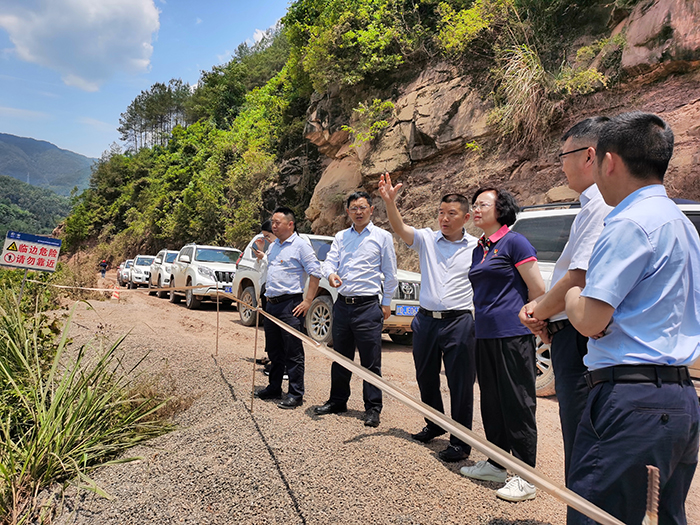 四川省國(guó)資委黨委委員、副主任游代麗到鎮(zhèn)廣高速王通段A1合同段調(diào)研工作